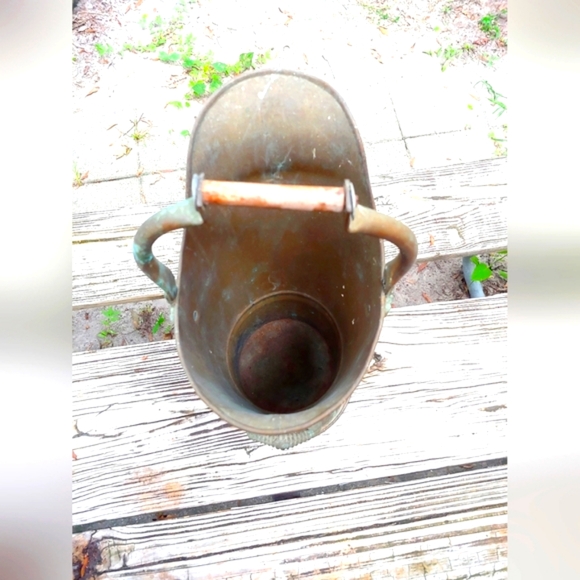 Large Antique Brass Coal Scuttle With Lion Motifs & Handle 20" Tall x 10" Wide - Picture 3 of 8